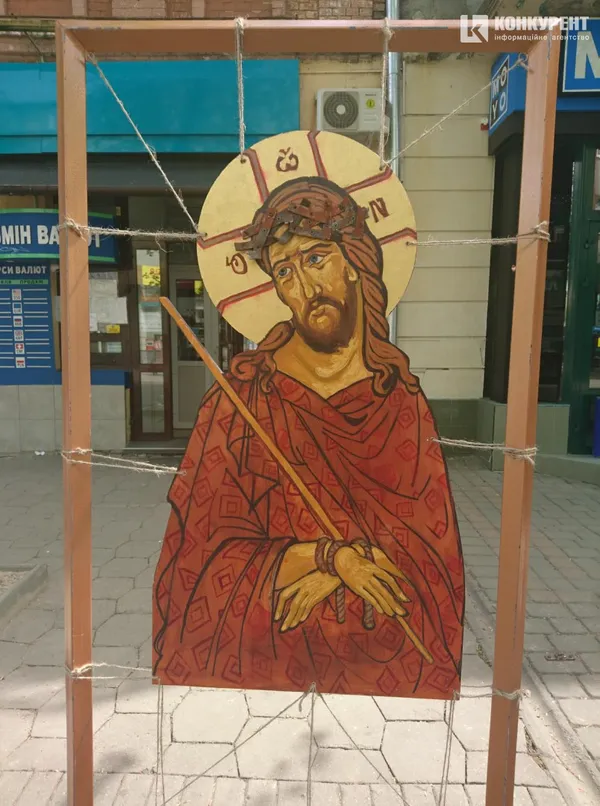 У Луцьку облаштували великодню галерею просто неба (фото)