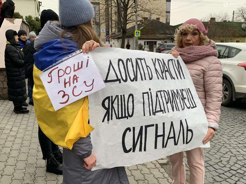У Луцьку – мітинг під мерією: чого хочуть активісти цього разу (фото)