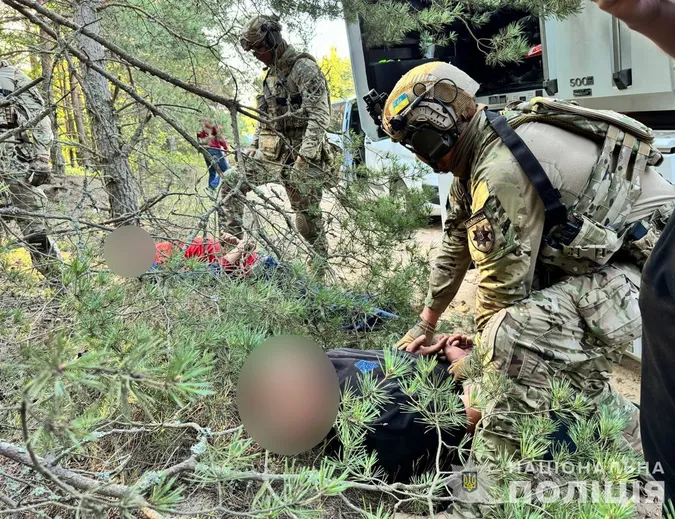 На Волині затримали групу озброєних наркоділків (фото, відео)