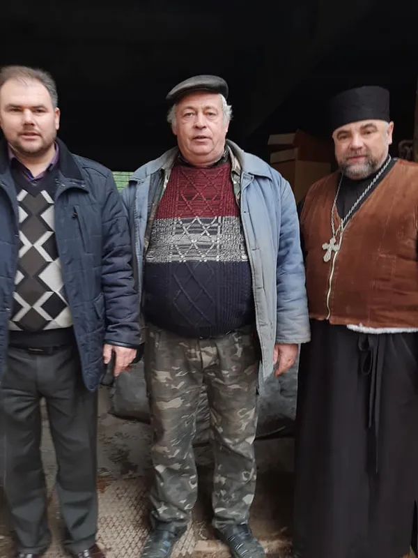Священники Волині привезли хворим на Covid-19 продукти