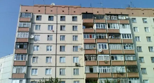 У Луцьку з вікна 9-го поверху вистрибнув молодий чоловік