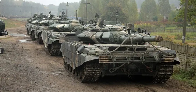 За 30 кілометрів від українського кордону – колона білоруських танків, – розвідка