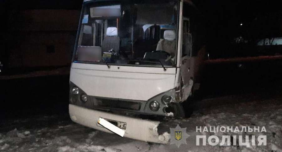 Біля Луцька легковик врізався в автобус «Підгайці-Забороль» (фото, оновлено)