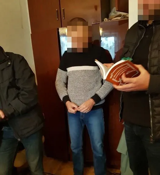 Луцький поліцейський, спійманий на хабарі, відбувся штрафом