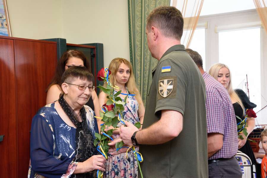 У Луцьку рідним військовослужбовців вручили їхні нагороди (фото)