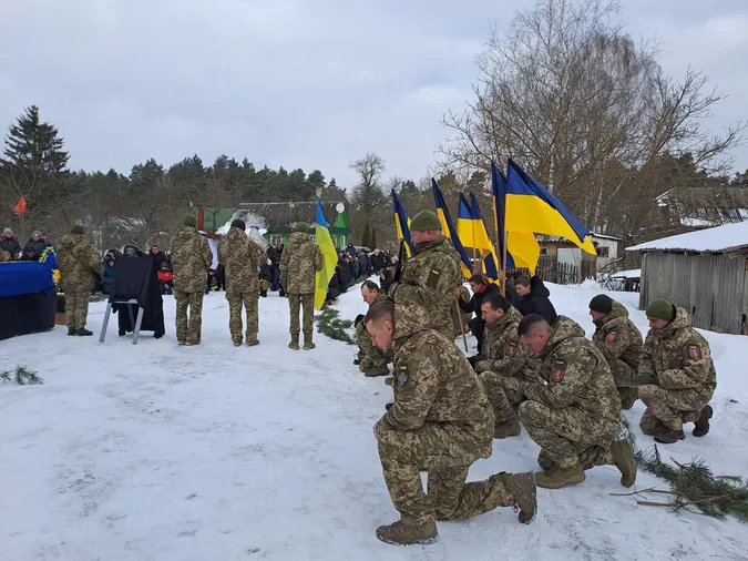 Навіки 43: на Ковельщині попрощалися з загиблим на Донеччині захисником Олександром Мацюком