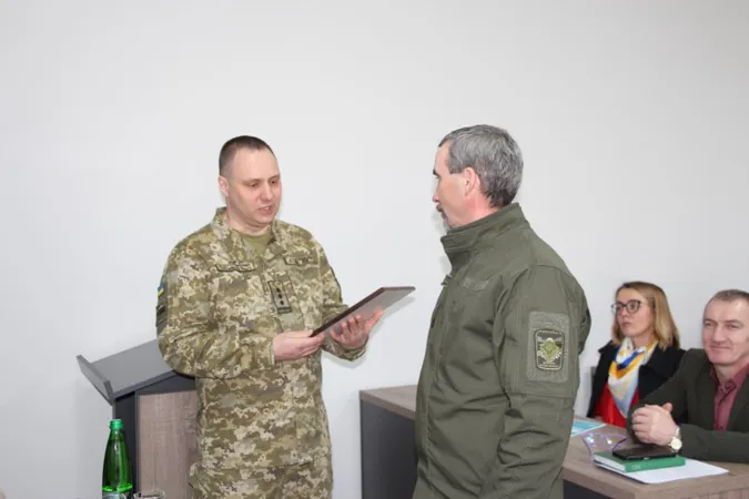 На Волині відзначили чоловіка, який допоміг затримати вигнанця з білорусі (фото)