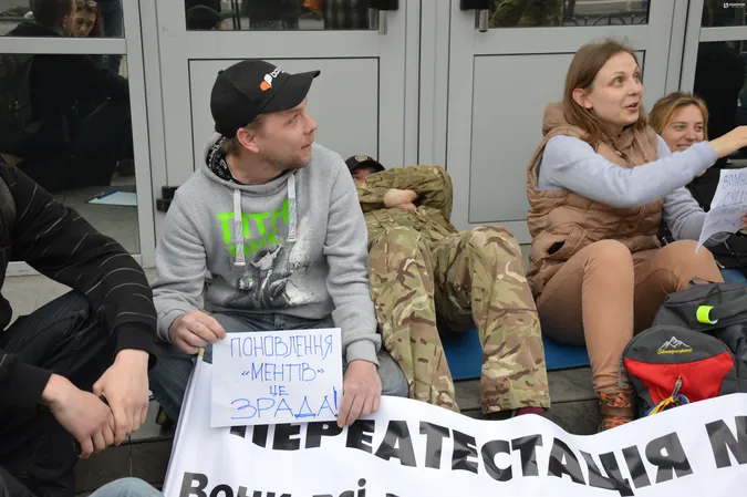 Луцькі активісти «лежали» під адмінсудом проти поновлення «ментів» (оновлено)