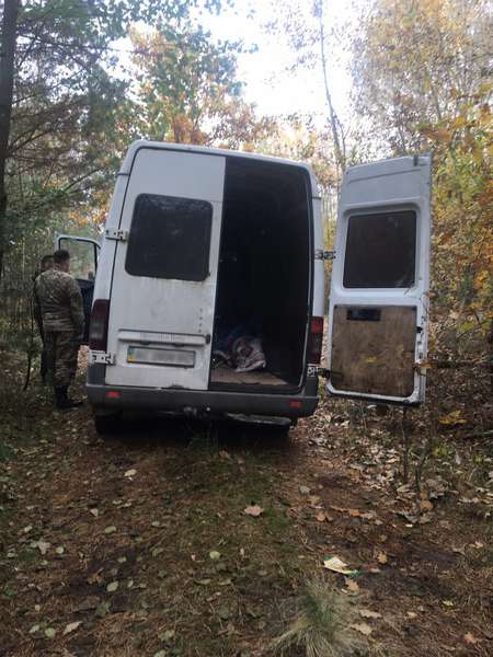 На Волині виявили мікроавтобус із контрабандним м'ясом (фото)