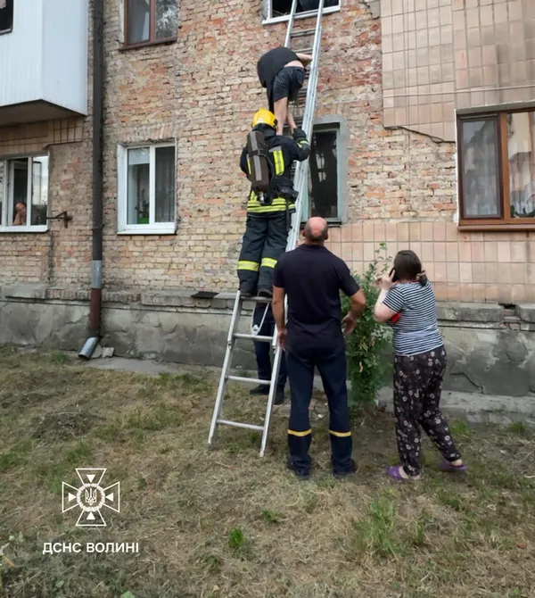 У Ковелі через необережність господаря загорілася квартира (фото)