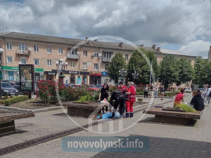 Посеред Нововолинська помер чоловік: що сталося (фото 18+)