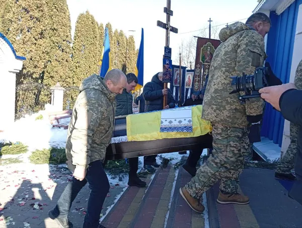🕯 На Волині в останню путь провели Героя Ігоря Бурка (фото)