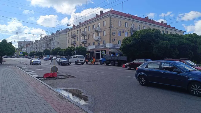 Проспект Волі у Луцьку знову ремонтують (фото)
