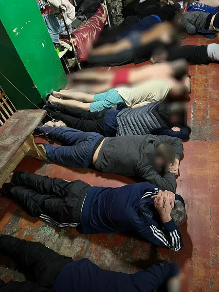 У Маневицькій колонії викрили банду шахраїв (фото, відео)