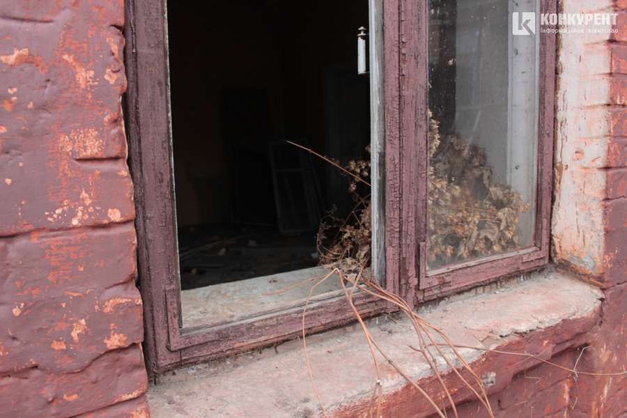 Тлін і руйнування: як виглядає всередині покинута будівля ковельської амбулаторії (фото)