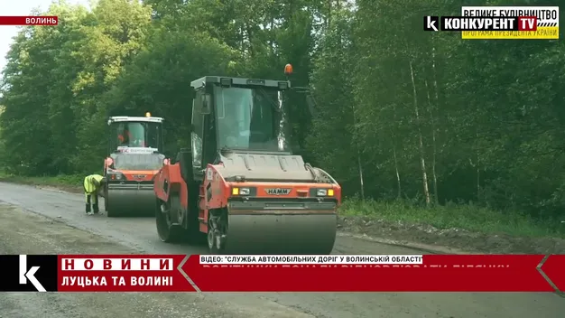 На Волині ремонтують дорогу біля кордону: рух обмежений (фото, відео)