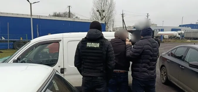 Взяли на гарячому: на Волині викрили цинічну схему втечі ухилянтів за кордон