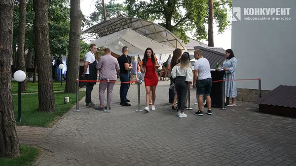 Дискотека, жарти та подарунки: у Луцьку відсвяткували Makis Fest*