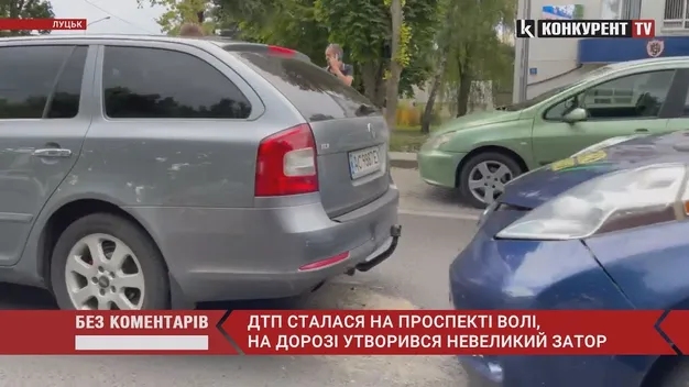 У Луцьку – ДТП на проспекті Волі: рух частково ускладнений (фото, відео)