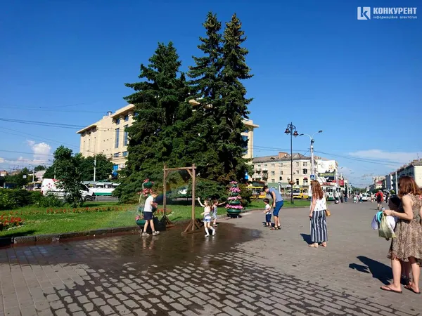 У центрі Луцька встановили рамки-охолоджувачі (фото)