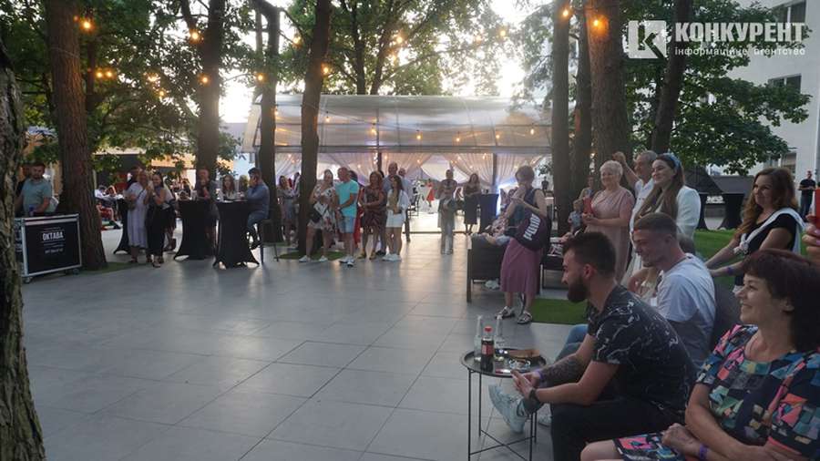 Дискотека, жарти та подарунки: у Луцьку відсвяткували Makis Fest*