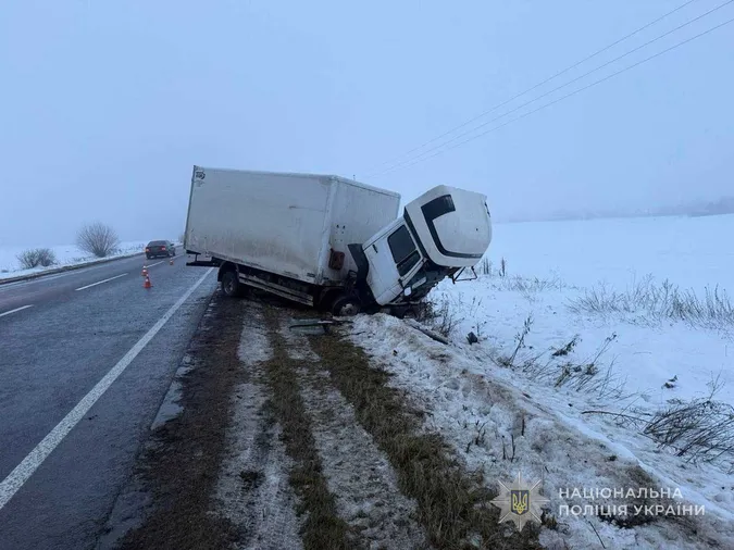 Лоб в лоб: у моторошній аварії на Волині загинув водій (фото)