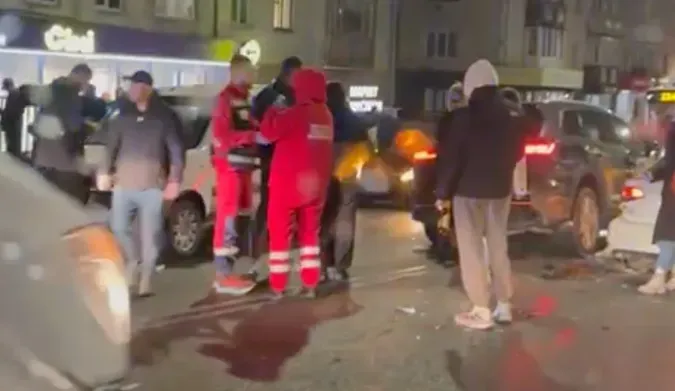 Зіткнулися 7 автівок: повідомили деталі маштабної автотрощі у Луцьку