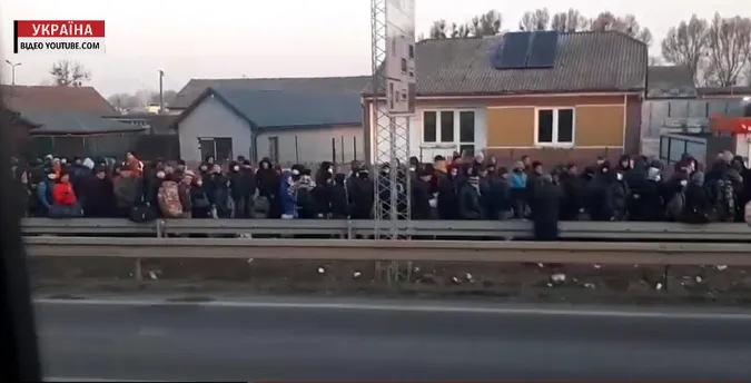 Уряд не хоче відпускати заробітчан за кордон (відео)