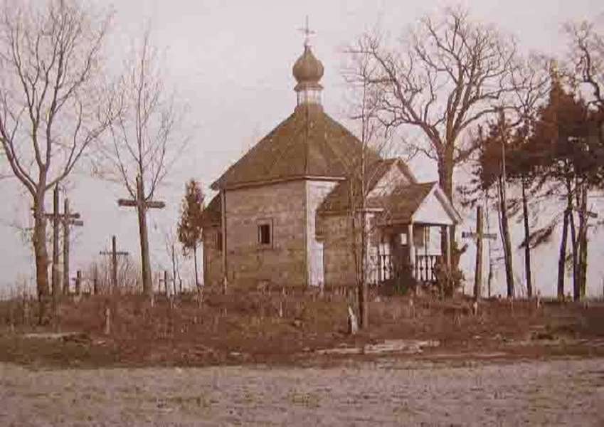 200-річна дерев'яна церква на Волині «дожила» до наших днів (архівне + сучасне фото)