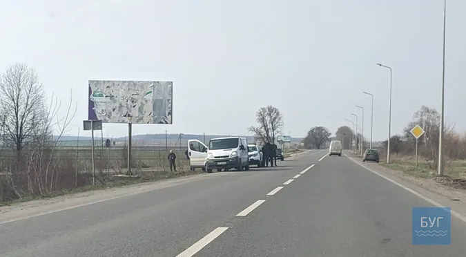На Волині бус з підозрюваними зупинили посеред дороги (фото)
