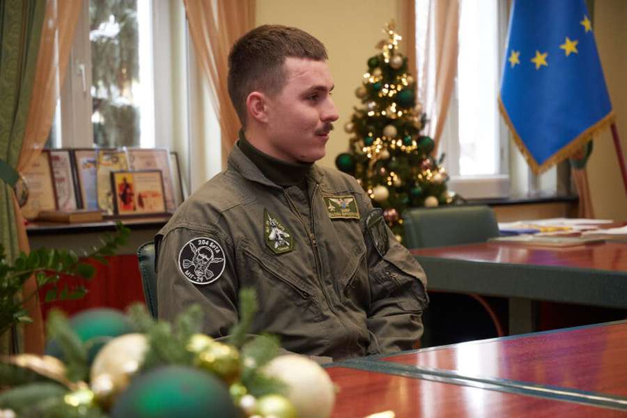 Луцький міський голова зустрівся з військовим льотчиком Вадимом Ворошиловим (фото)