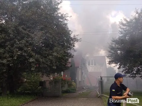 У Луцьку горів житловий будинок (фото)