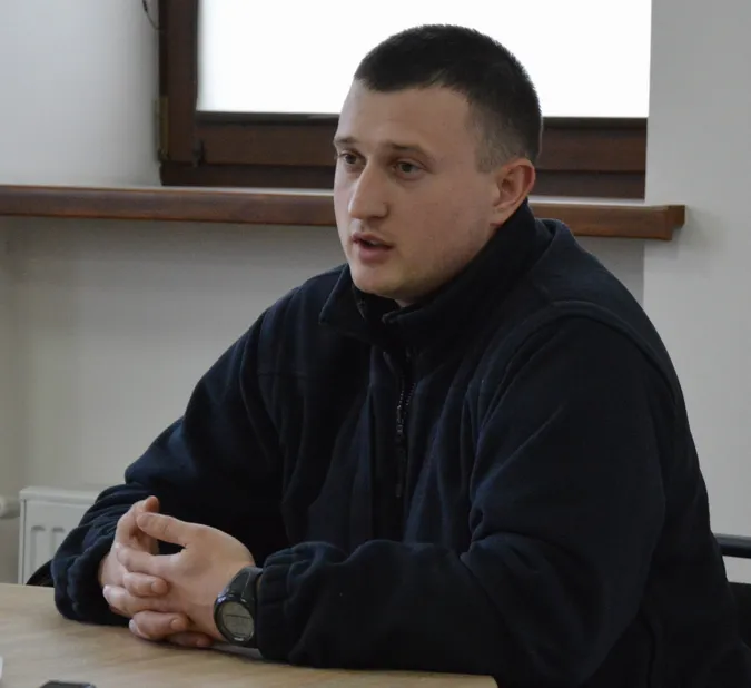 Пересунути меблі, щоб краще бачити телевізор, - дивні прохання до луцьких патрульних