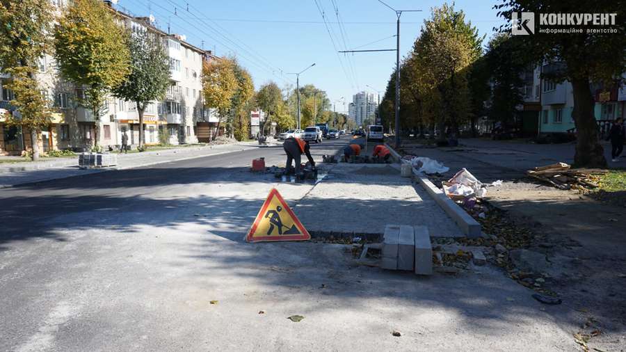 Хаос та вкладання бруківки: що коїться на проспекті Волі у Луцьку (фото)