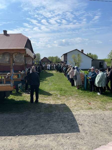 На похорон волинського захисника прийшли тисячі людей (фото)
