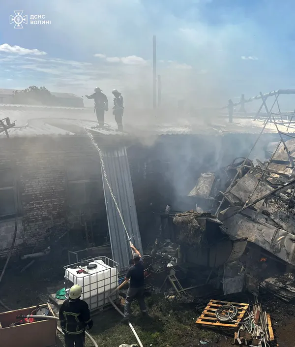 У Володимирському районі горіло велике підприємство (фото)