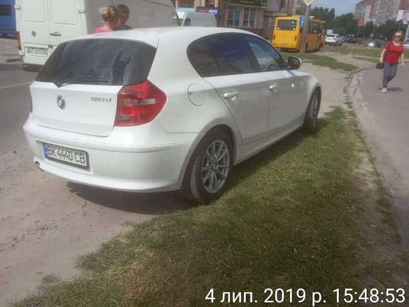 «Впливові» люди не допомогли: в Луцьку покарали порушницю на «BMW» (фото)