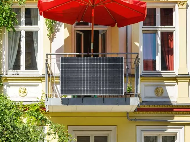 Сонячна панель на балконі