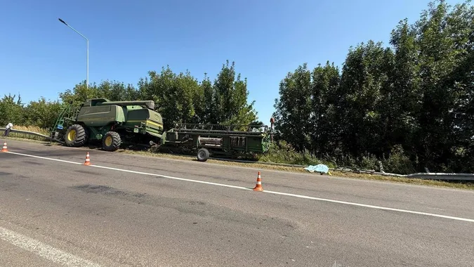 Комбайн наїхав на велосипедистку: повідомили деталі смертельної ДТП на Волині (фото)