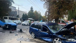 Автівки – вщент: розповіли деталі аварії на проспекті Відродження у Луцьку (фото)
