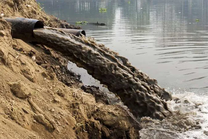 Отруєну хімікатами воду після ракетного обстрілу Тернопільщини понесло в білорусь