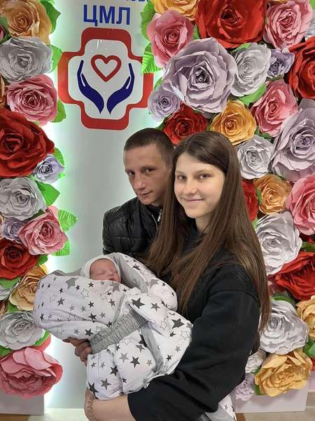 Перший день матері: у Нововолинську за тиждень народилося 8 діток (фото)