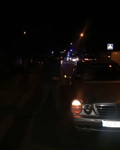 У Ковелі Mercedes збив людину на пішохідному переході (фото)