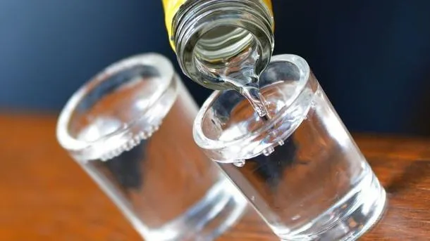 У Луцьку масово підробляли брендовий алкоголь 