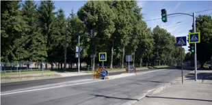 У Луцьку на Львівській встановили світлофор з «острівцем безпеки» (фото)