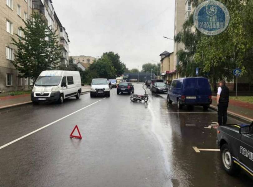 У Володимирі-Волинському автівка збила мотоцикліста