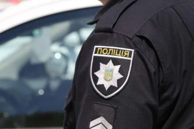 Біля Луцька п'яний водій хотів «відмазатися» від поліції за срібний ланцюжок