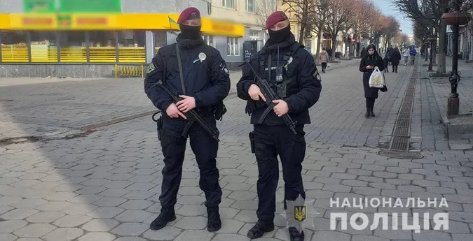 Вулиці Луцька патрулюють бійці спецпідрозділів (фото)