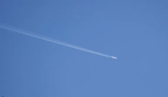 У небі – наша авіація: лучан закликають не панікувати через гул літаків
