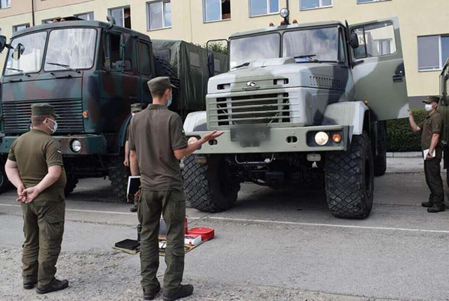 У Луцьку продемонстрували готовність військової техніки (фото)